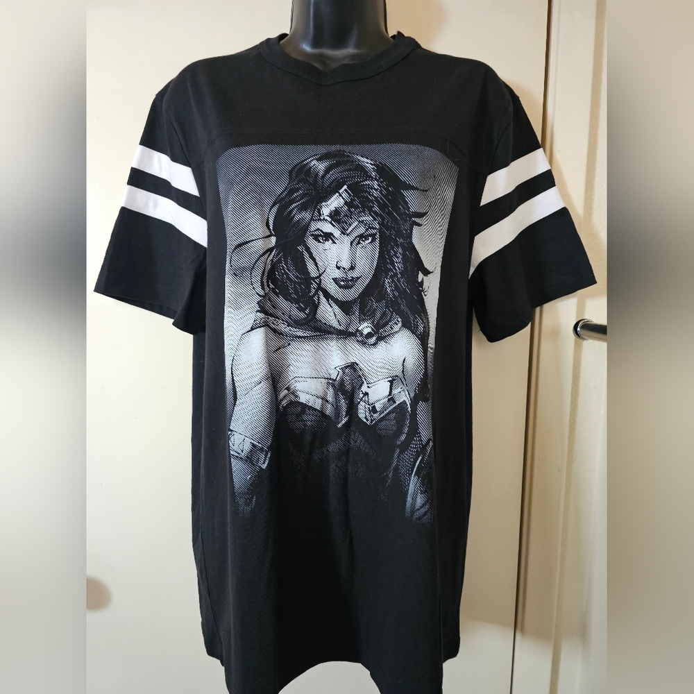Women's Wonder Woman Graphic Tee